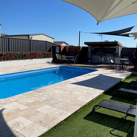 Hotel Crestview Tourist Park Queanbeyan Exterior foto