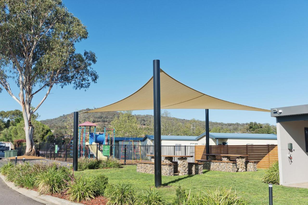 Hotel Crestview Tourist Park Queanbeyan Exterior foto