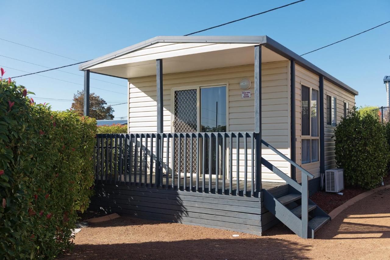 Hotel Crestview Tourist Park Queanbeyan Exterior foto